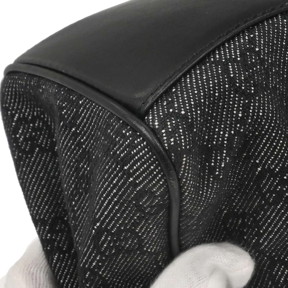 Gucci Black Canvas GG Handbag - Image 4