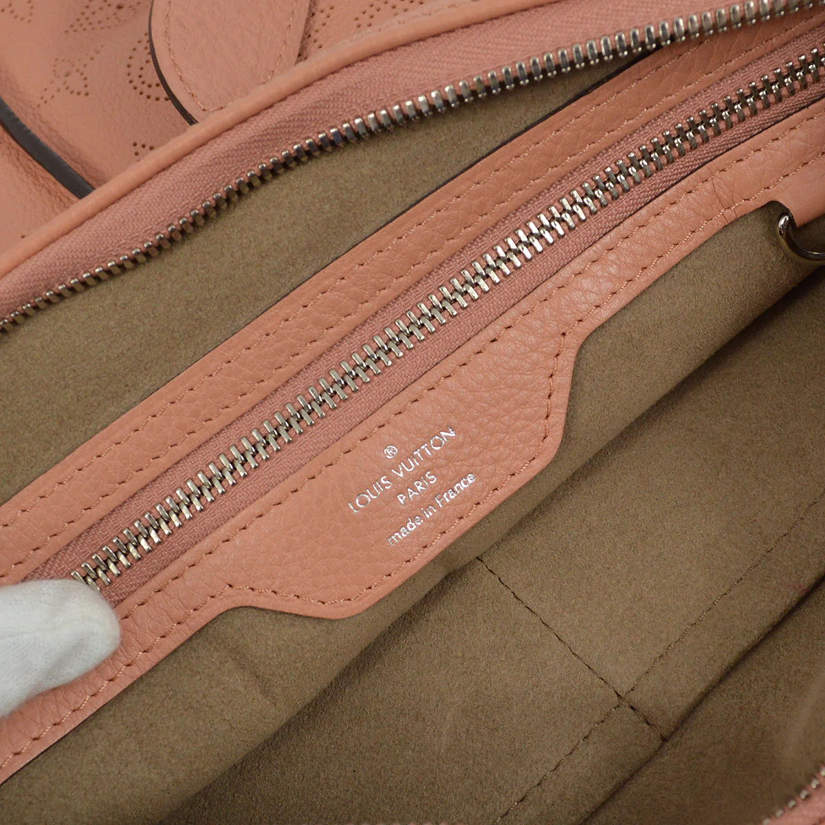 Louis Vuitton 2013 Pink Mahina Selene PM Shoulder Bag M94276 - Image 8