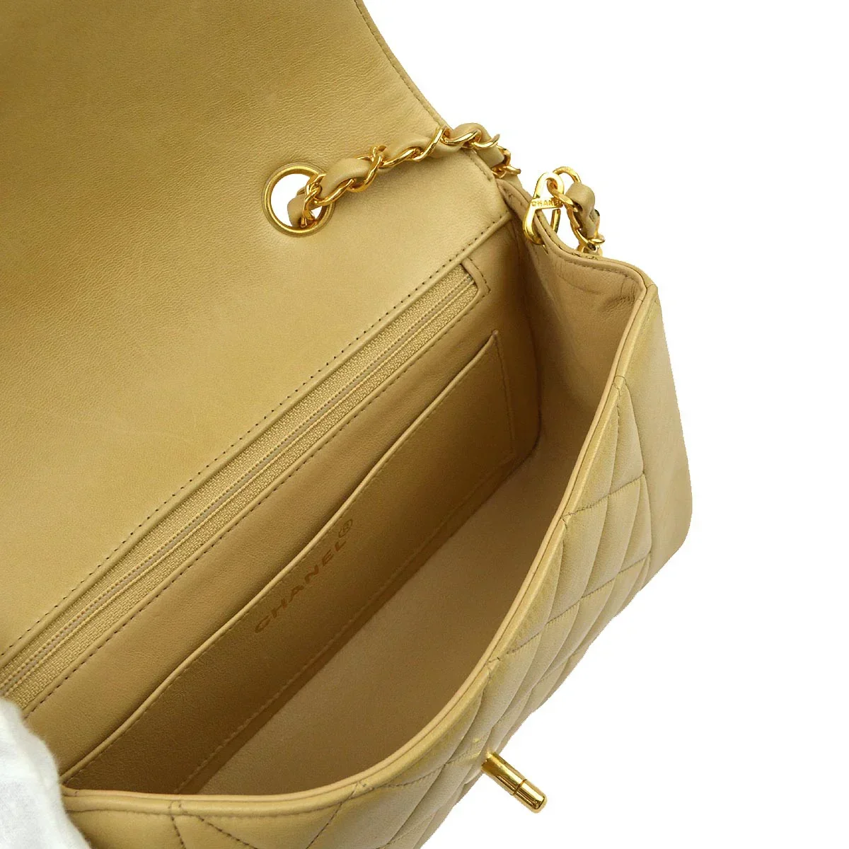 Chanel 1991-1994 Beige Lambskin Small Diana Shoulder Bag - Image 4