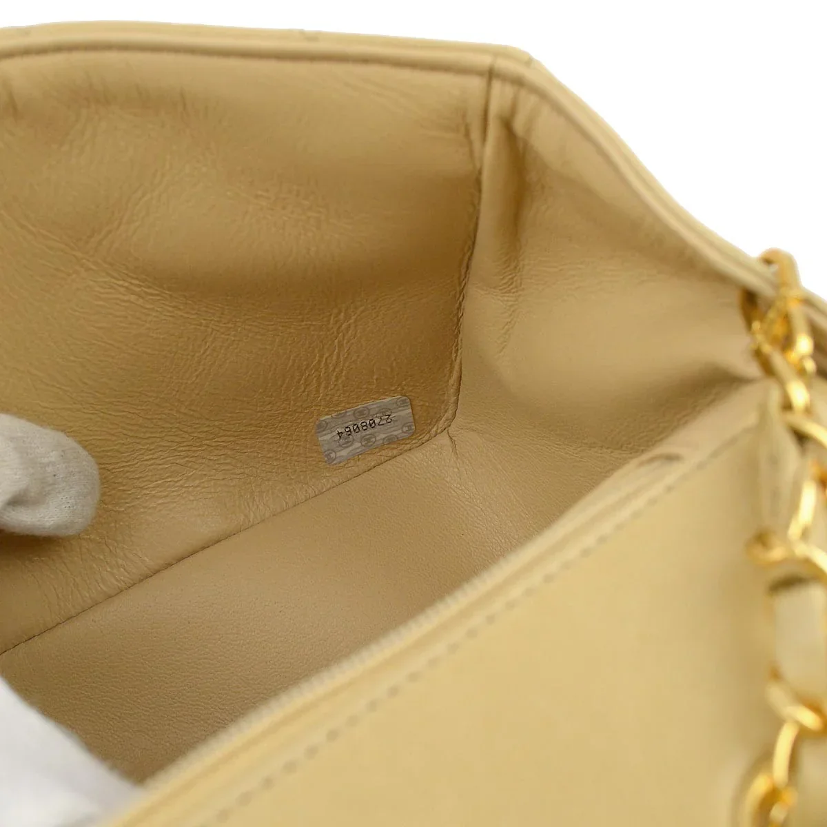 Chanel 1991-1994 Beige Lambskin Small Diana Shoulder Bag - Image 9