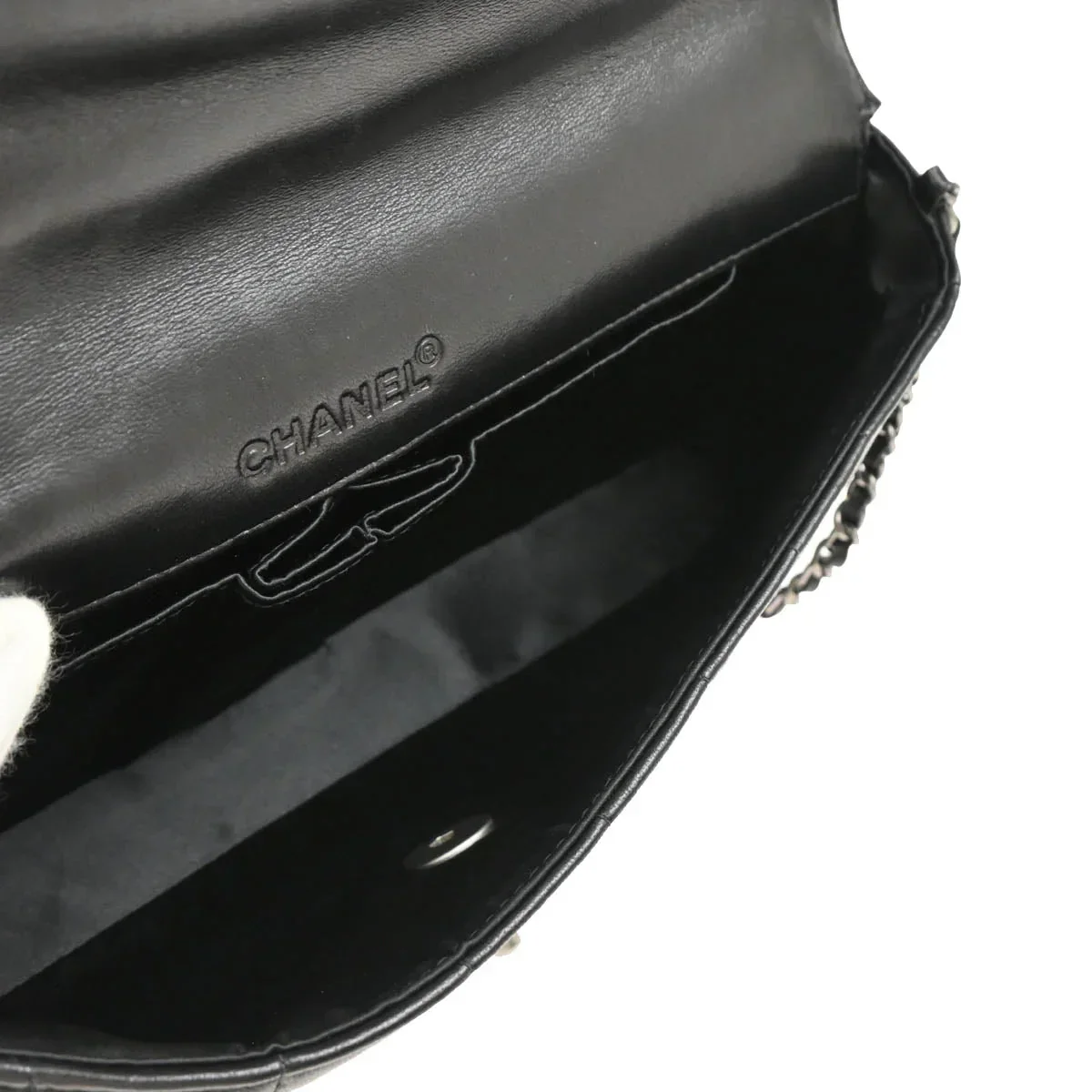 Chanel 2000-2001 Black Lambskin East West Choco Bar Shoulder Bag - Image 4