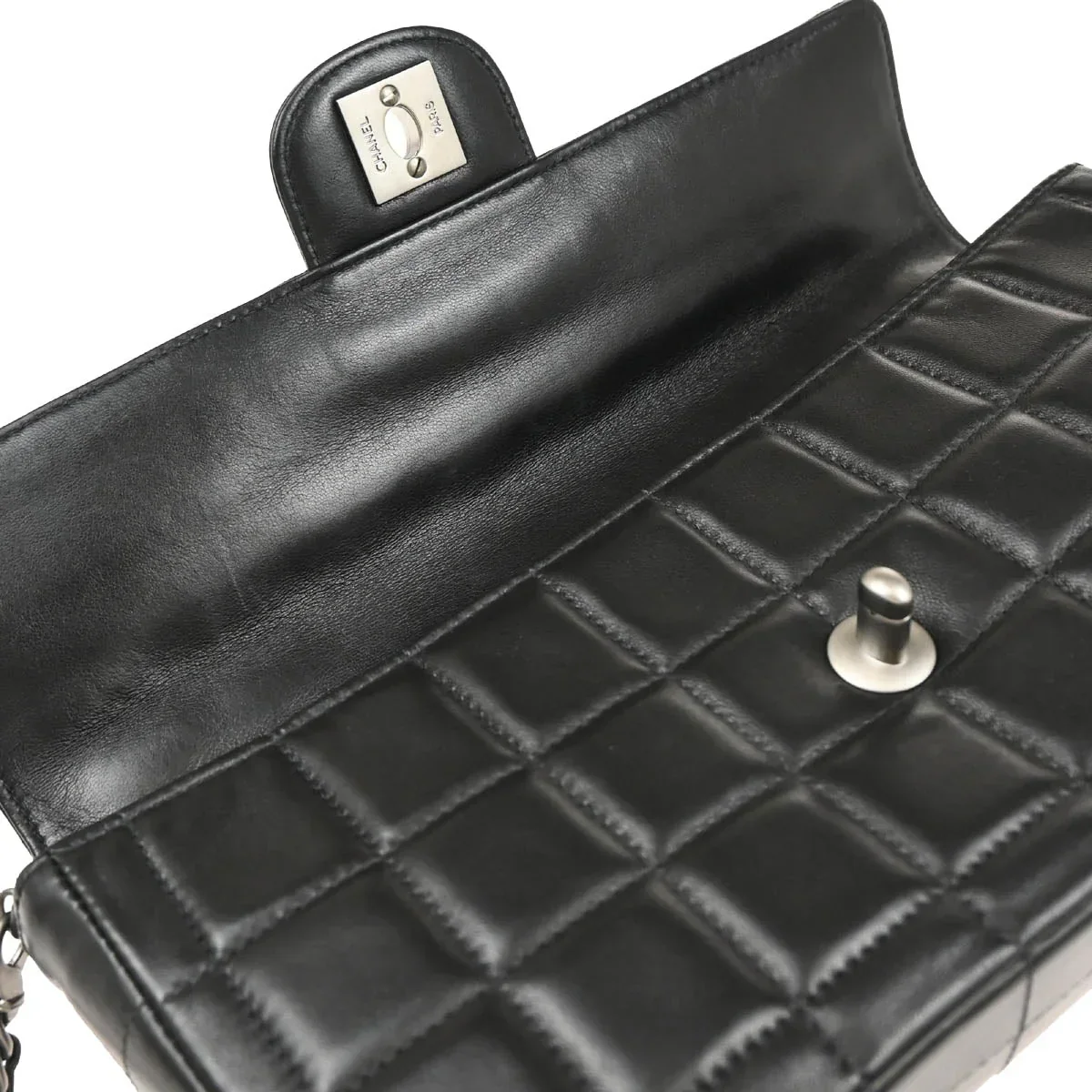 Chanel 2000-2001 Black Lambskin East West Choco Bar Shoulder Bag - Image 8
