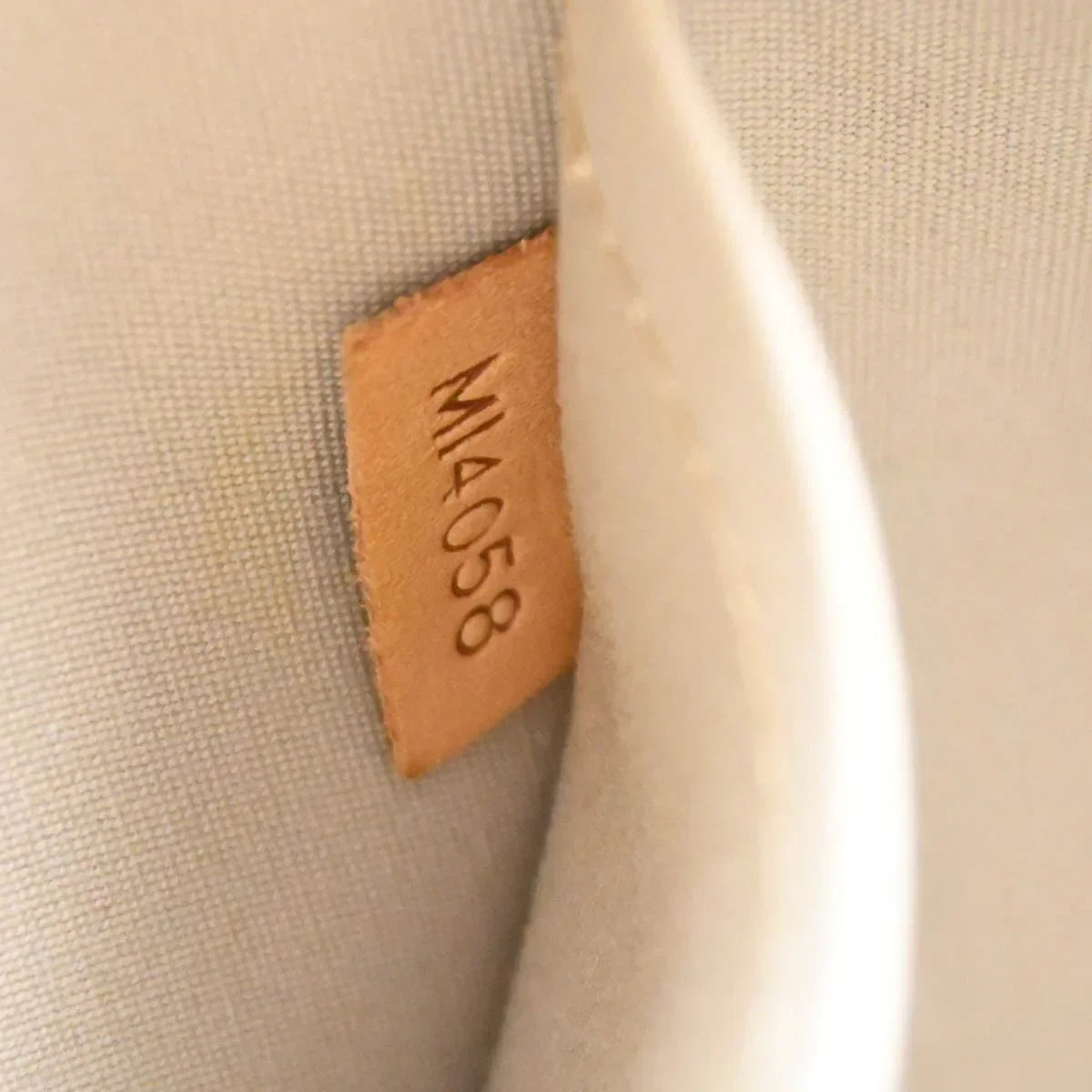 Louis Vuitton 2008 Gold Monogram Miroir Alma MM Handbag - Image 10
