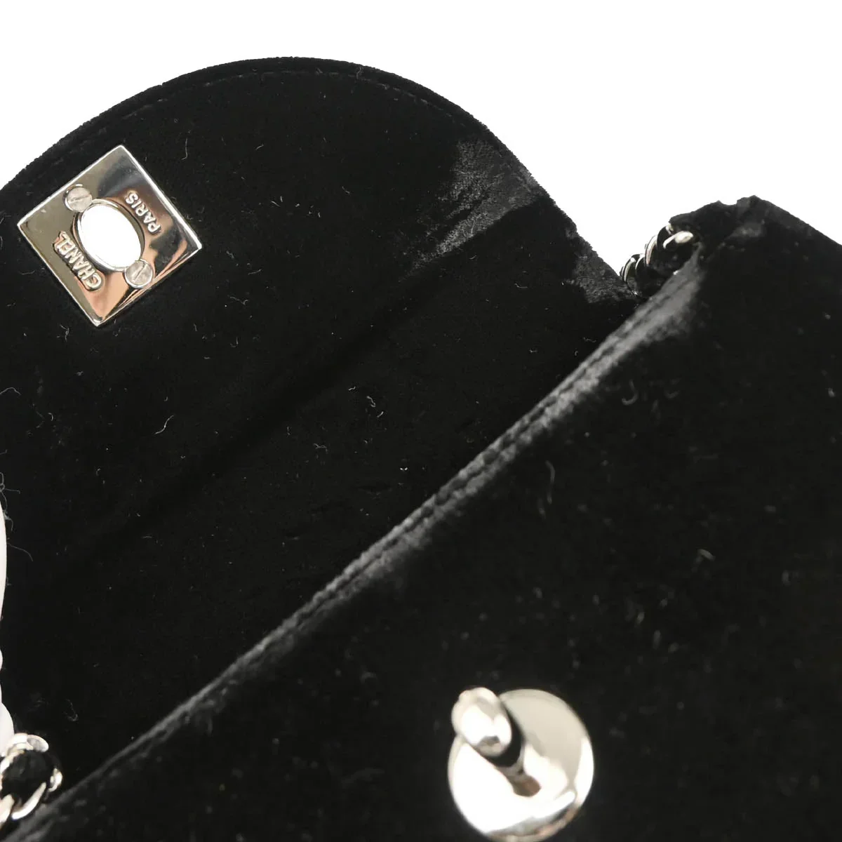 Chanel 1996-1997 Black Velvet Chain Handbag - Image 9