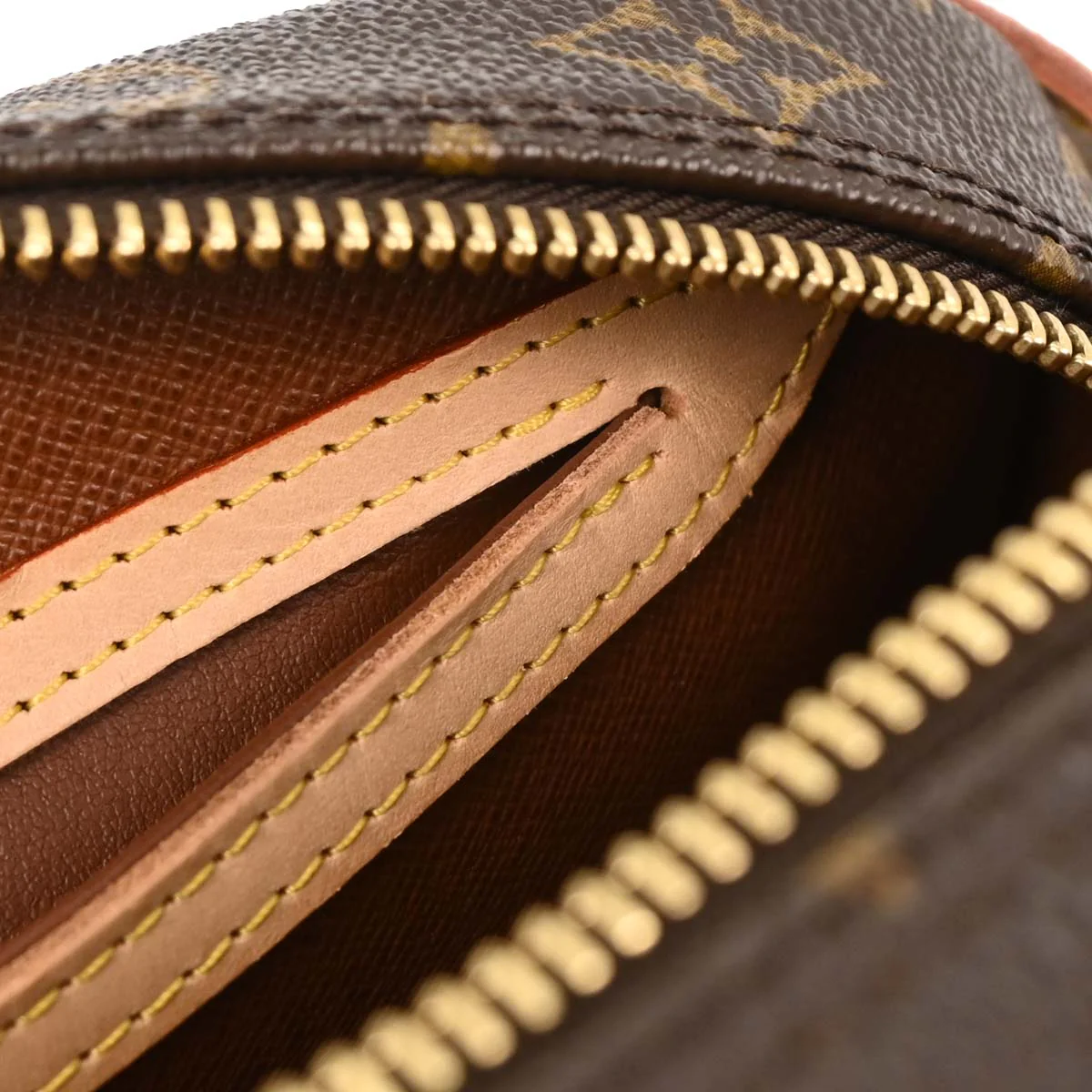 Louis Vuitton Monogram Blois Crossbody Bag M51221 - Image 9