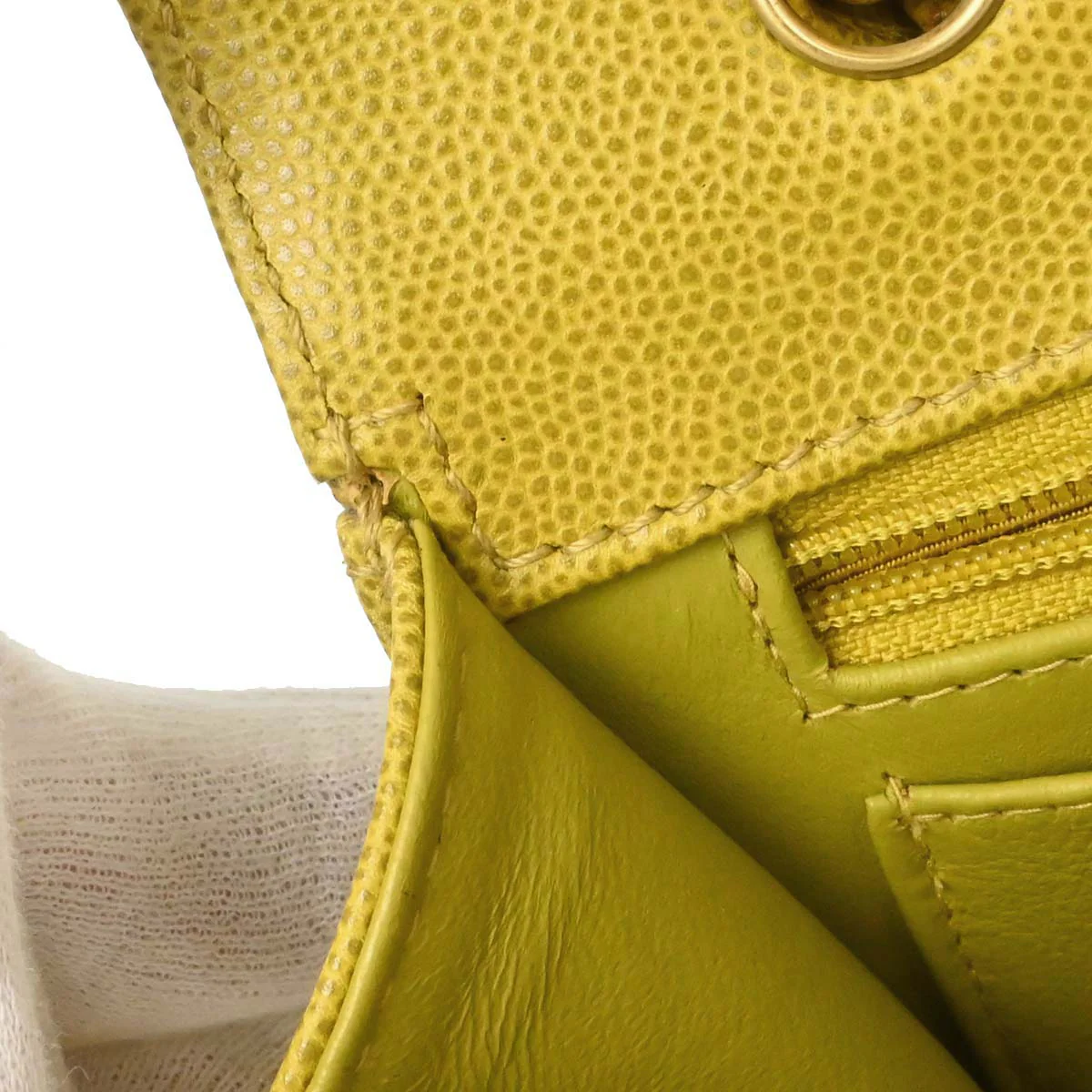 Chanel Yellow Green Caviar Skin Handbag - Image 17