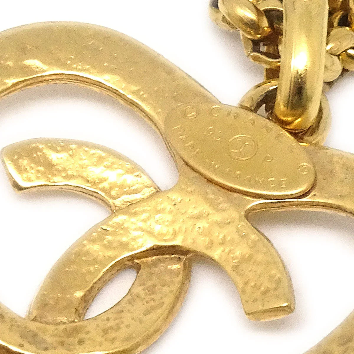 Chanel 1995 Gold CC Heart Cutout Pendant Necklace - Image 4
