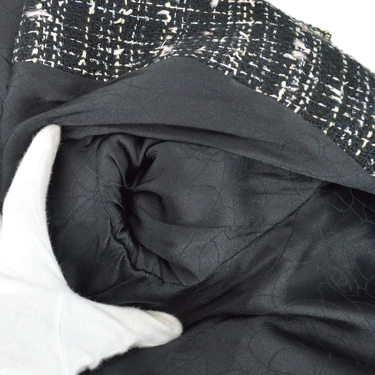 Chanel 2005 cruise crest-applique tweed coat #40 - Image 8