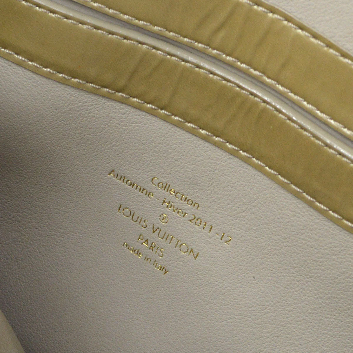 Louis Vuitton 2011 Mouton Lockit M93850 - Image 9