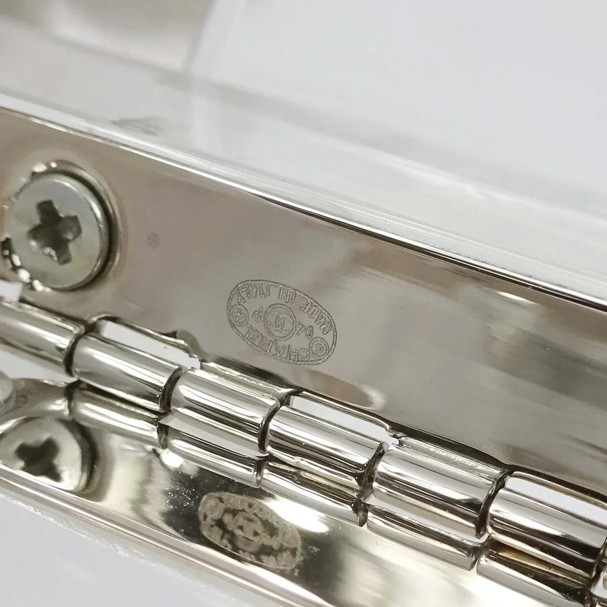 Chanel 2004 Clear Lucite Cassette Tape Minaudière Clutch Silver Hardware - Image 10