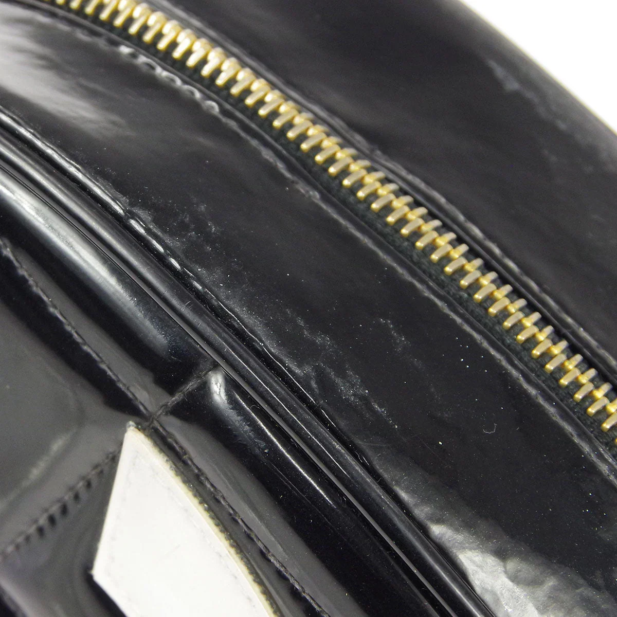 Chanel 1994-1996 Black Patent Leather Heart Vanity Handbag - Image 4