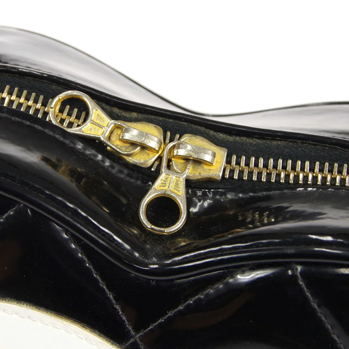 Chanel 1994-1996 Black Patent Leather Heart Vanity Handbag - Image 5