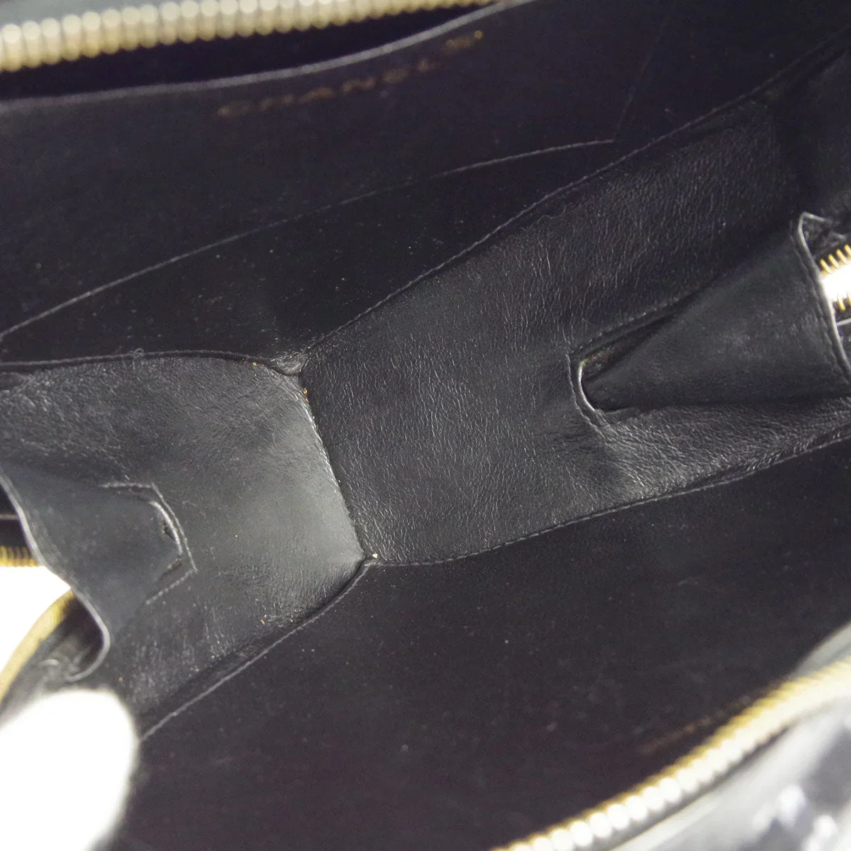 Chanel 1994-1996 Black Patent Leather Heart Vanity Handbag - Image 9