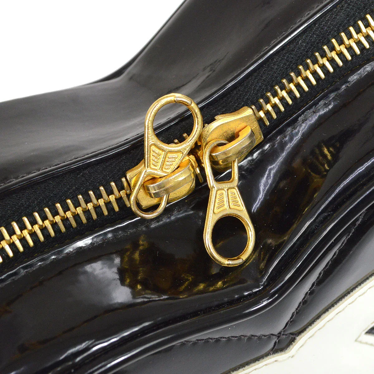 CHANEL 1995 Heart Vanity Handbag Black Patent Leather - Image 6