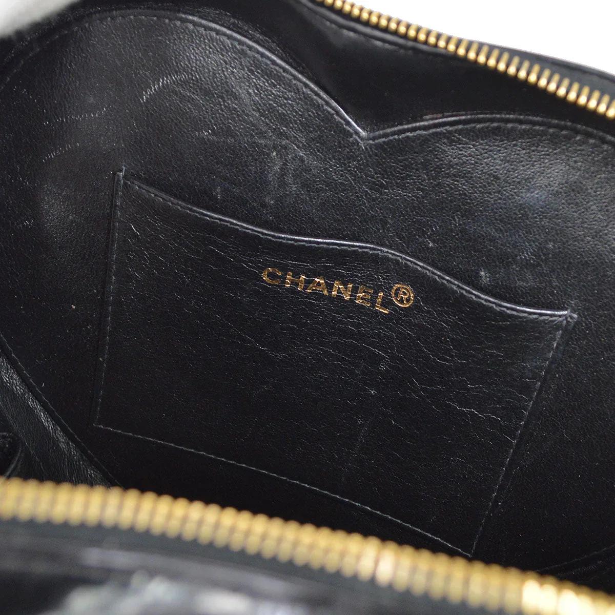 CHANEL 1995 Heart Vanity Handbag Black Patent Leather - Image 8