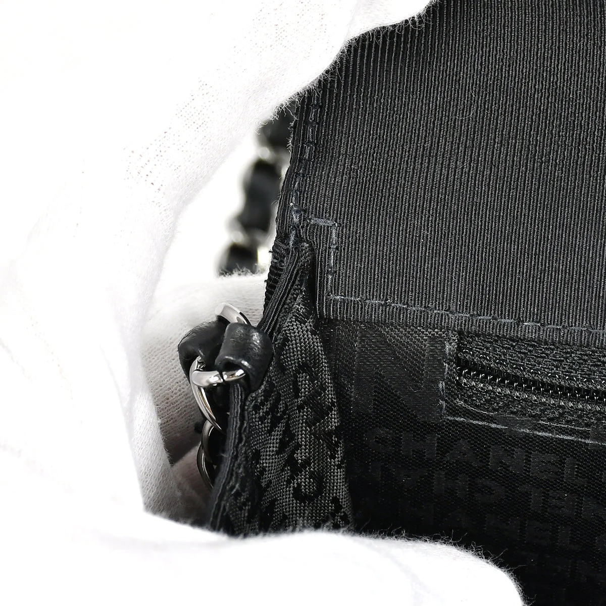 Chanel 2004-2005 Emblem Chain Shoulder Bag Black - Image 9