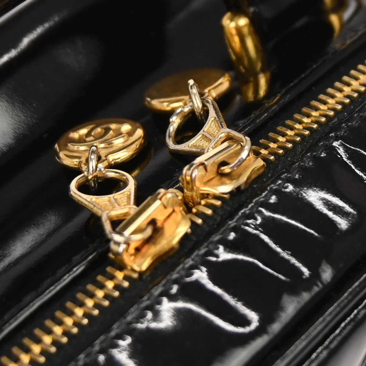 Chanel 1996-1997 Black Patent Leather Vanity 2way Shoulder Handbag - Image 4