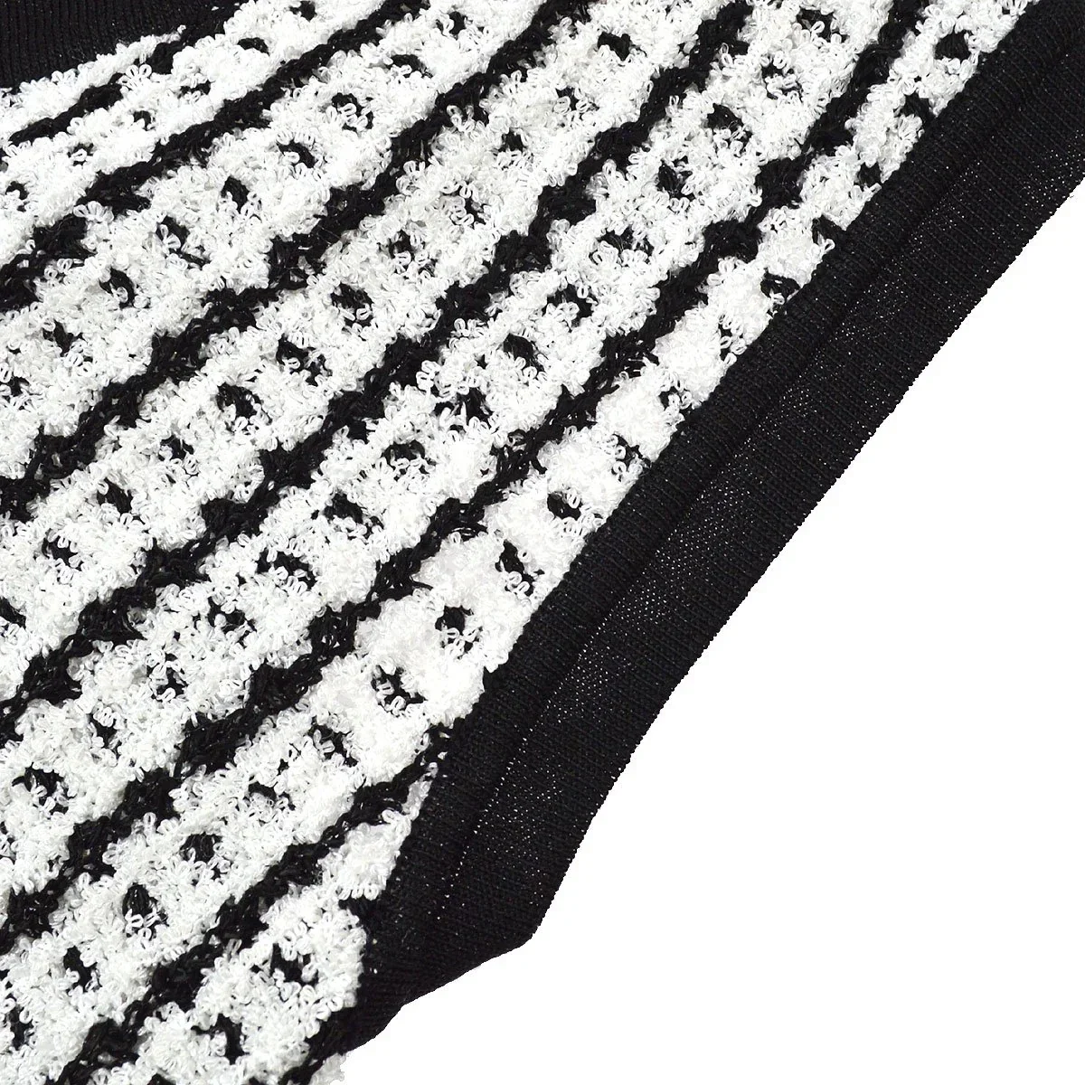 CHANEL 1997 Interlocking V-neck vest #42 - Image 6