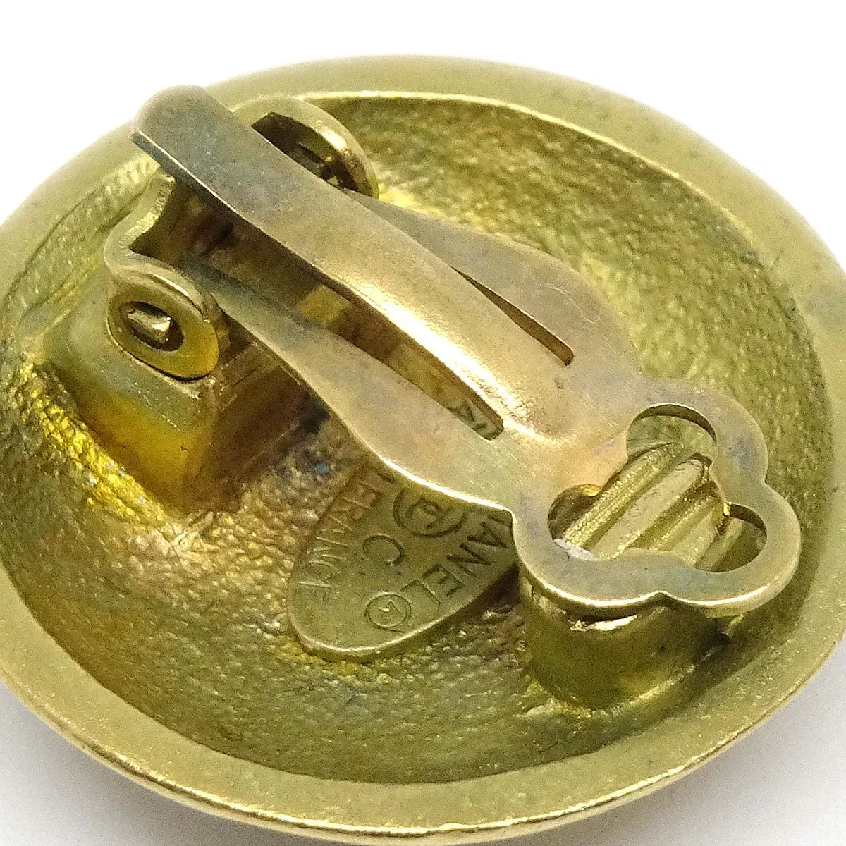 CHANEL 1995 Button Earrings Gold - Image 3