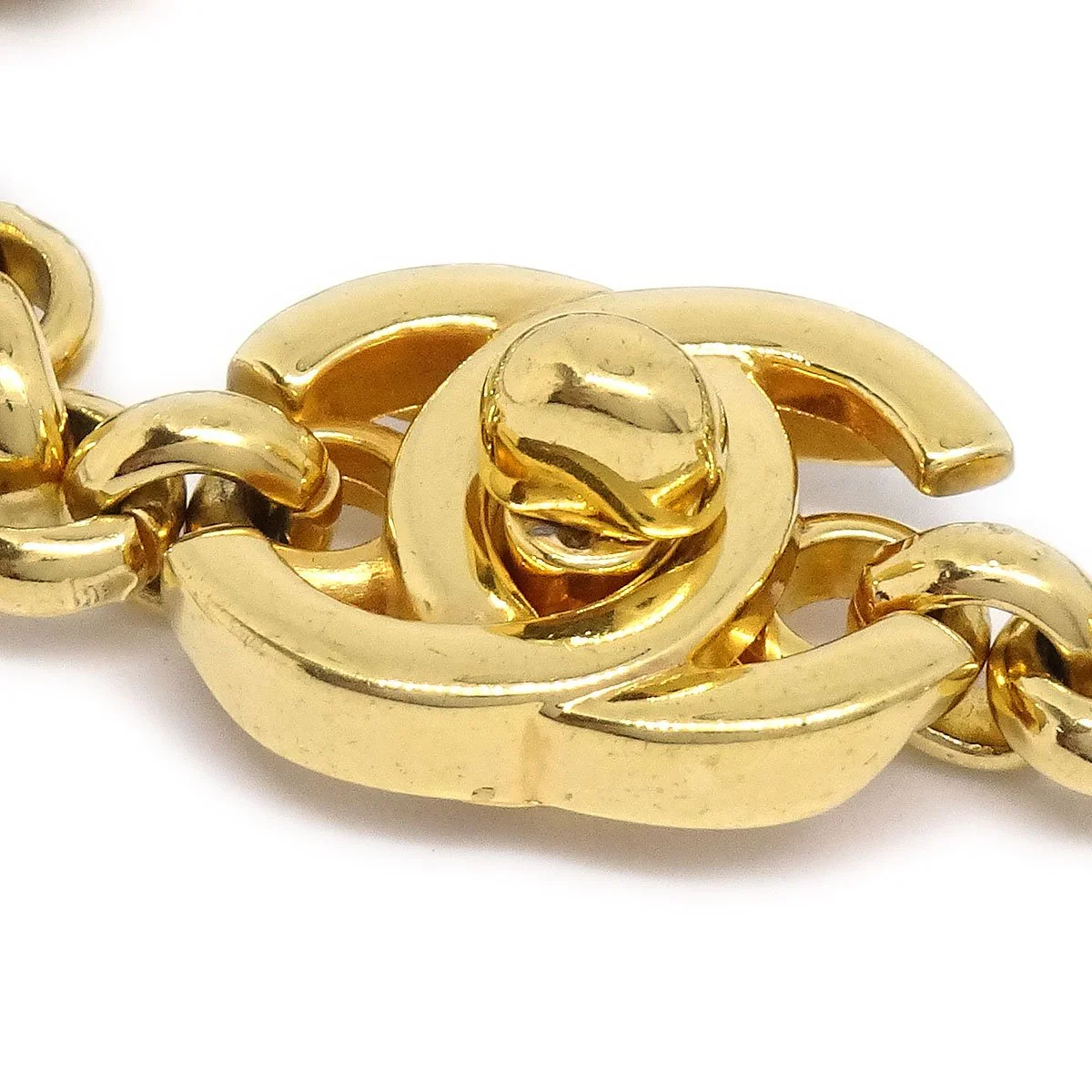 CHANEL 1996 Turnlock Bracelet Gold - Image 4