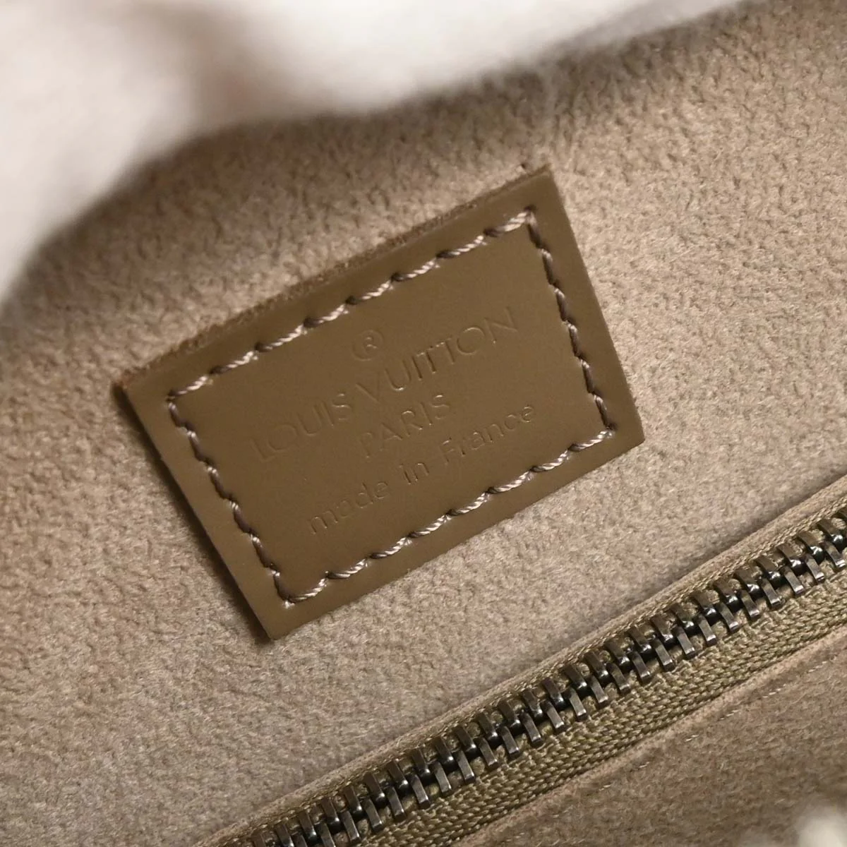 Louis Vuitton Brown Epi Pont Neuf Handbag M5205C - Image 8