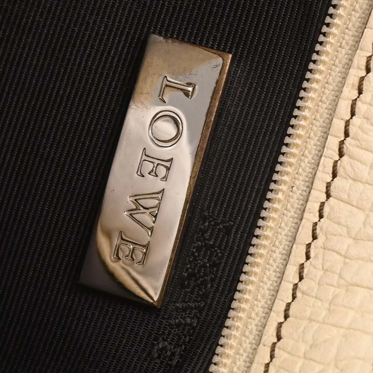 Loewe Ivory Leather Handbag - Image 9
