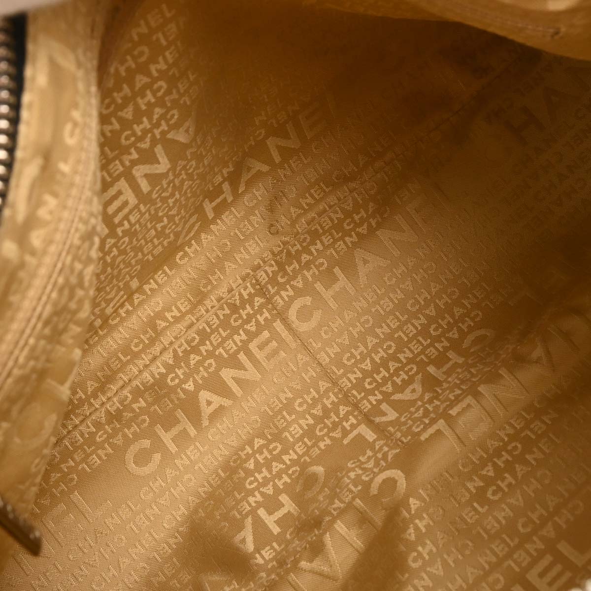 Chanel 2003-2004 Black Calfskin Handbag - Image 7