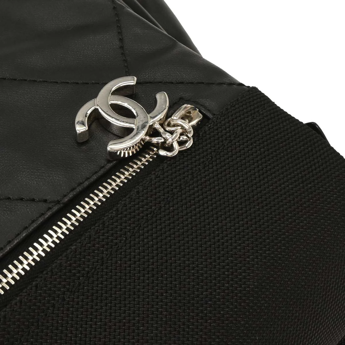 Chanel 2006-2008 Black Calfskin Canvas Shoulder Bag - Image 6