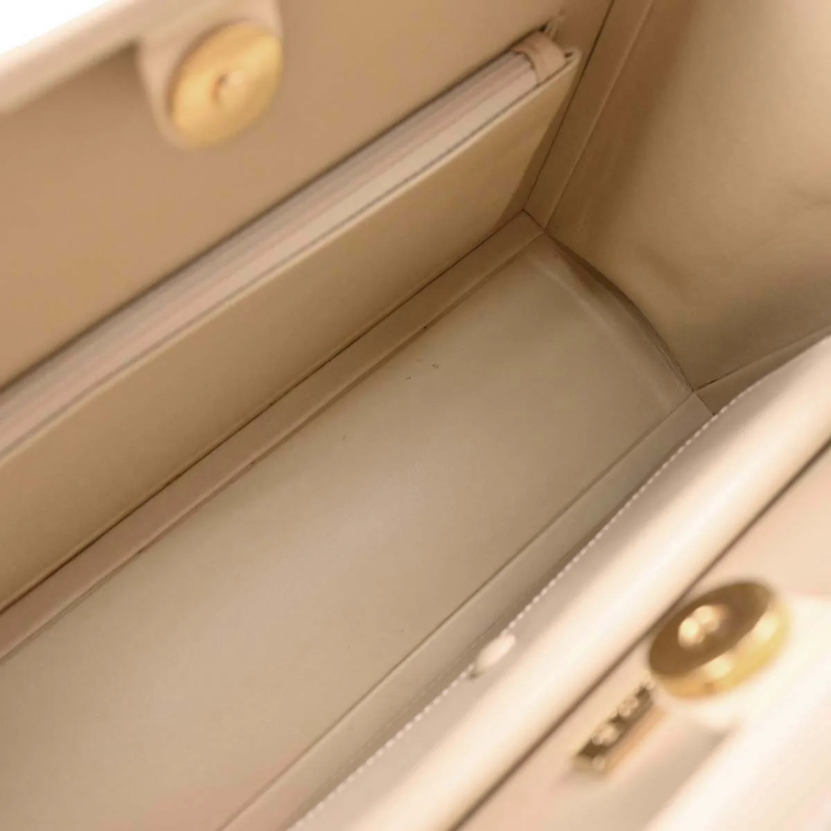 Loewe Ivory Leather Handbag - Image 8