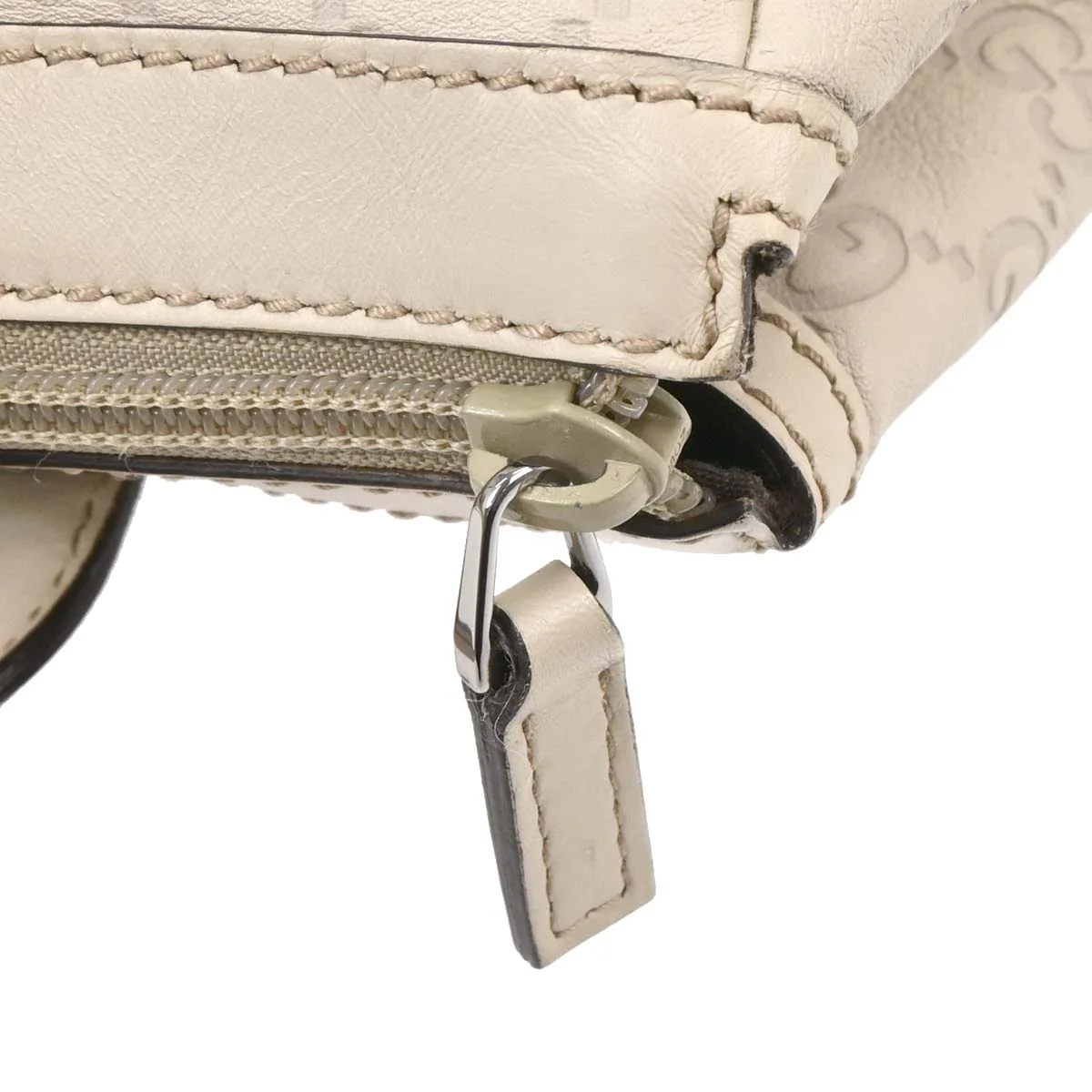 Gucci White Guccissima Handbag - Image 3