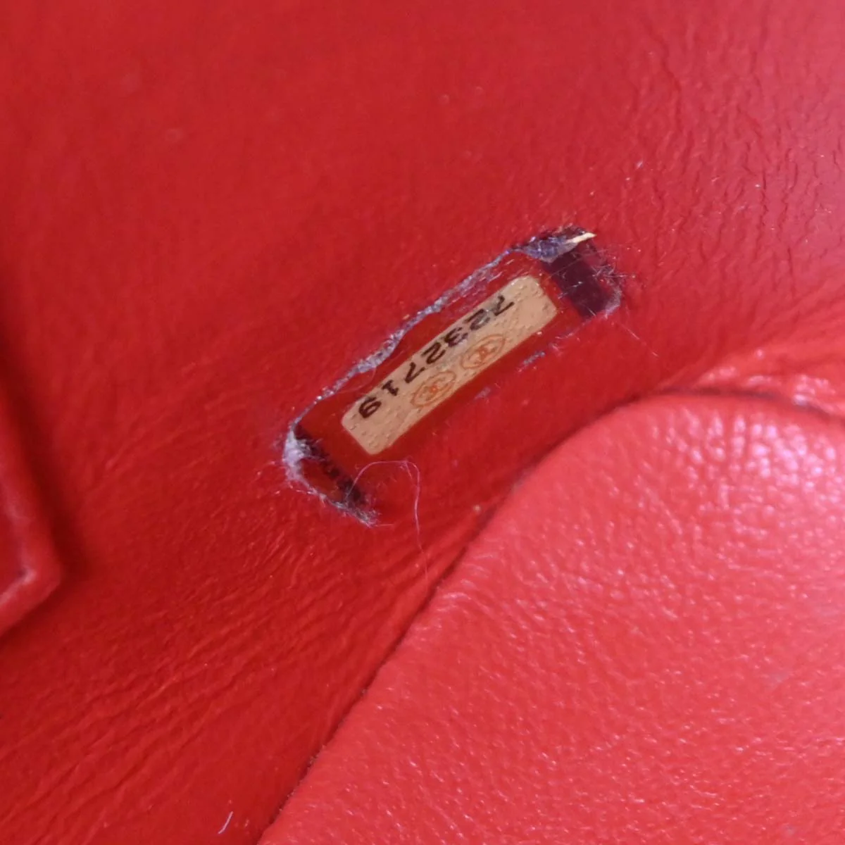 Chanel 2001-2003 Red Caviar Medallion Tote Handbag - Image 10