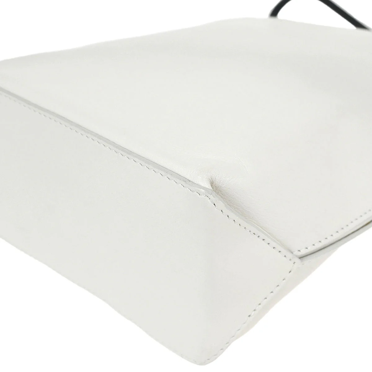 Chanel 2008-2009 White Calfskin Handbag - Image 3