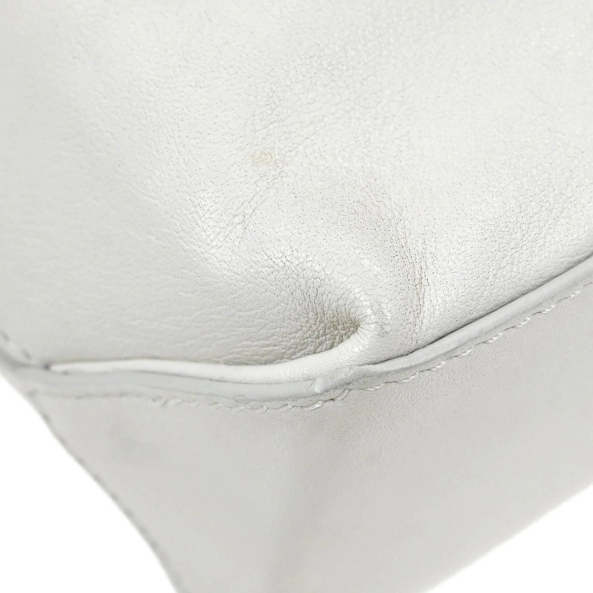 Chanel 2008-2009 White Calfskin Handbag - Image 4