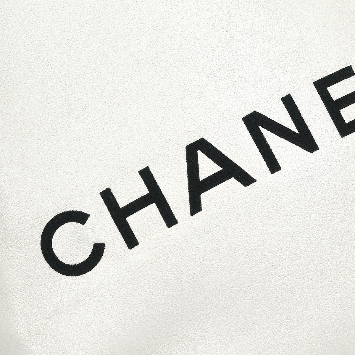 Chanel 2008-2009 White Calfskin Handbag - Image 5