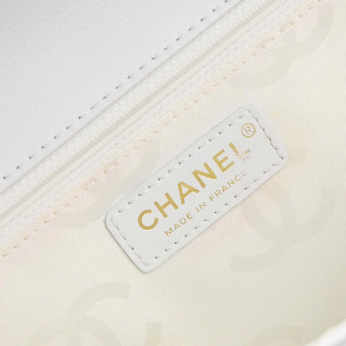 Chanel White Lambskin Top Handle Handbag - Image 19