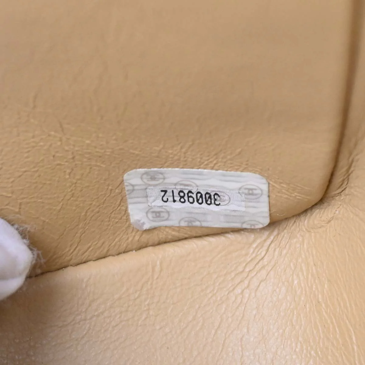Chanel 1994-1996 Beige Caviar Medium Diana Shoulder Bag - Image 10