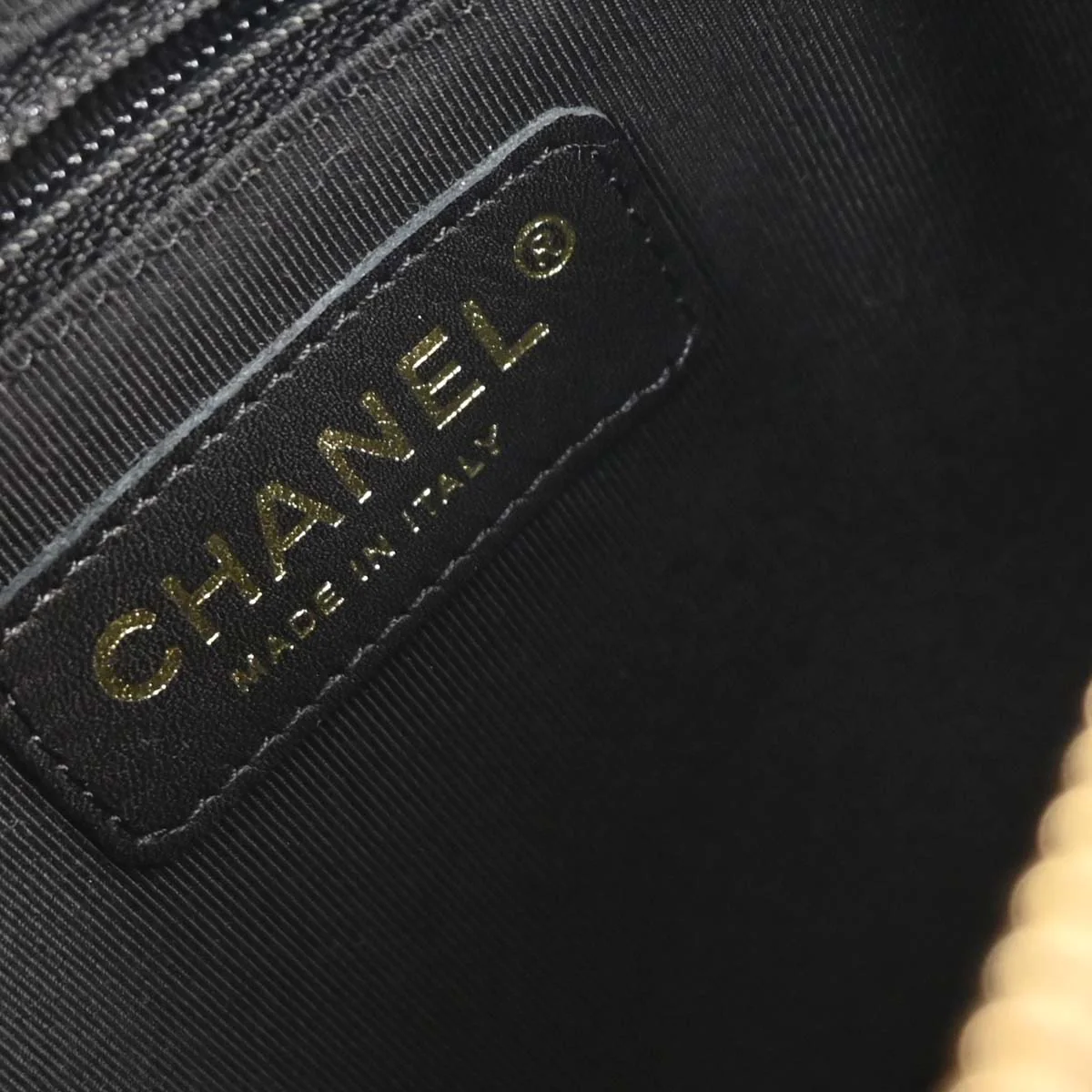 Chanel 2003-2004 Black Caviar Chain Handbag - Image 9