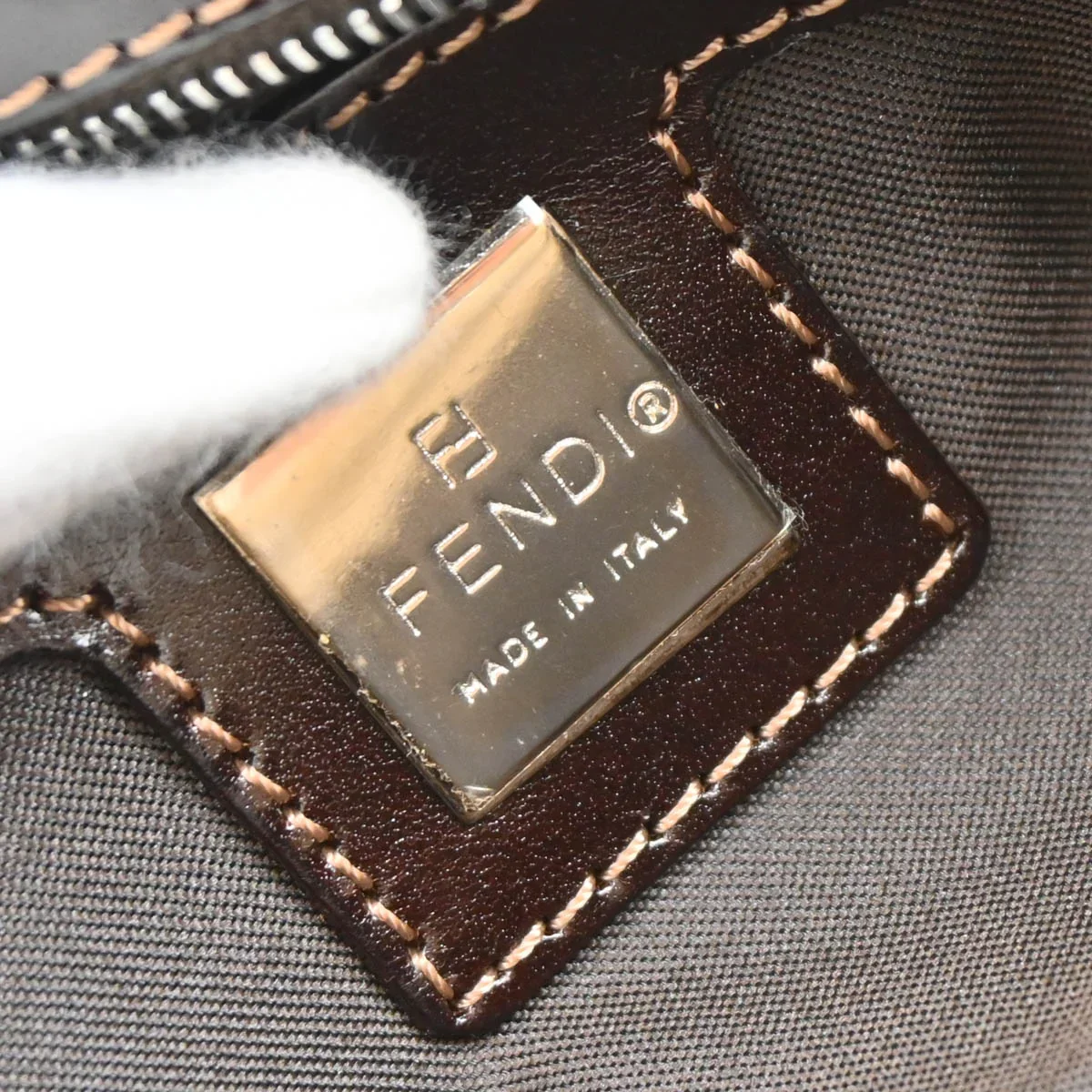 Fendi 2000 Ivory Zucca Shoulder Bag - Image 9