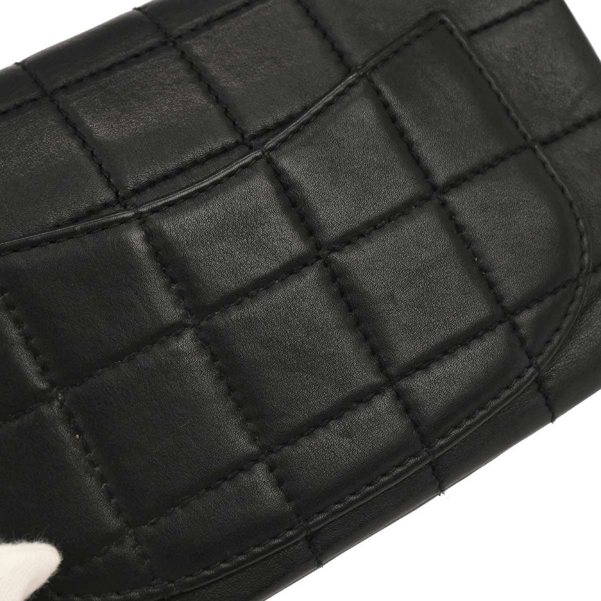 Chanel 2001-2003 Black Calfskin Choco Bar Single Flap Shoulder Bag - Image 4