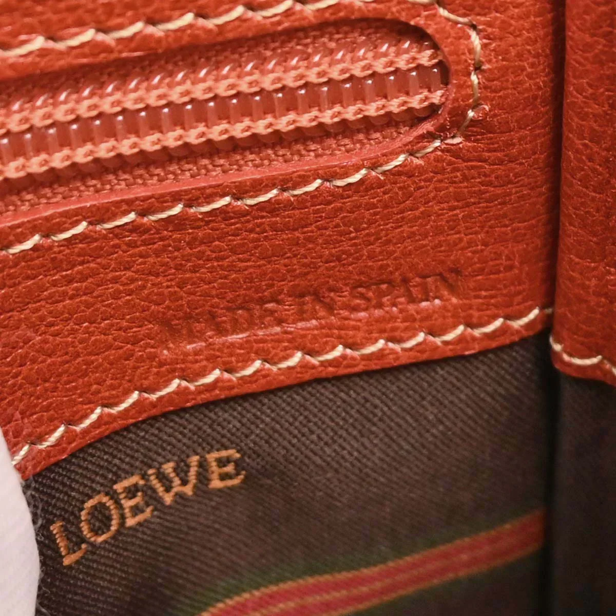 Loewe Vermilion Red Leather Shoulder Bag - Image 10