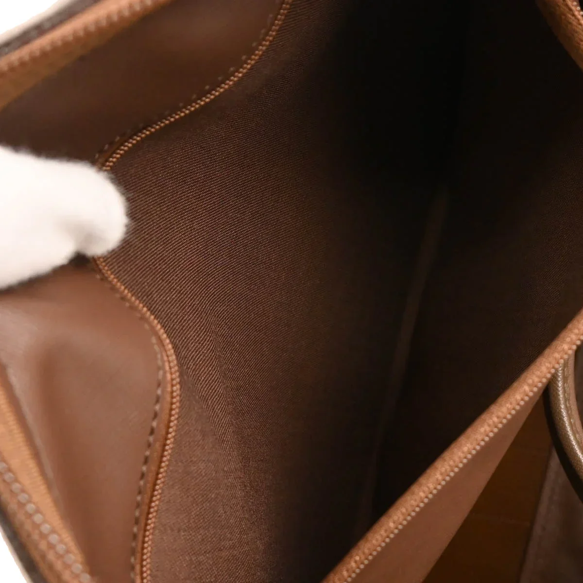 Burberrys Beige Duffle Handbag - Image 10