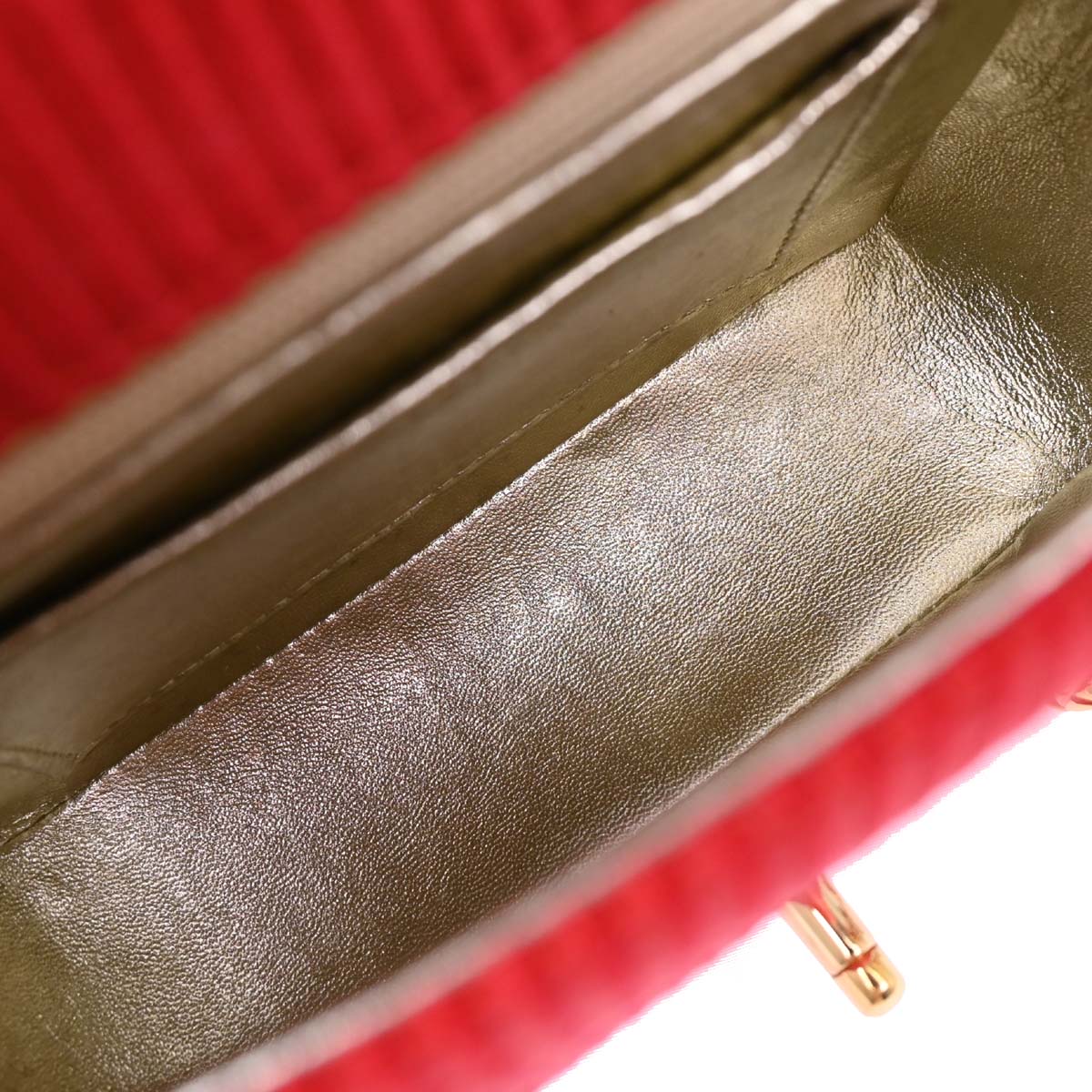 Chanel 1991-1994 Red Satin Chevron Shoulder Bag - Image 7