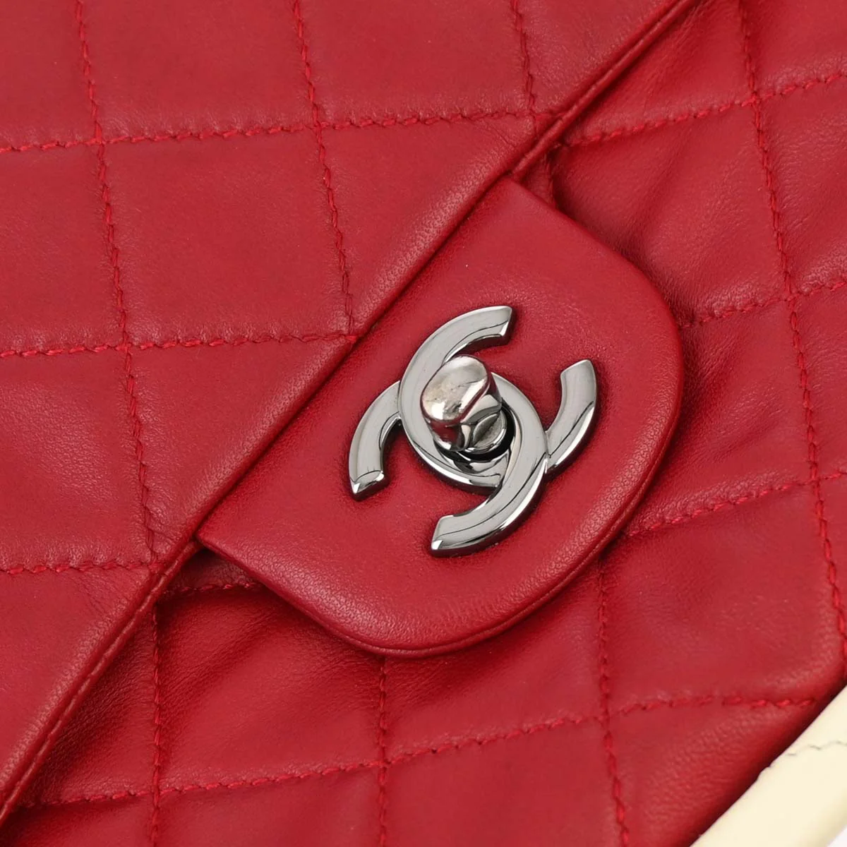 Chanel 2013-2014 Red Lambskin Medium Hula Hoop Handbag - Image 5