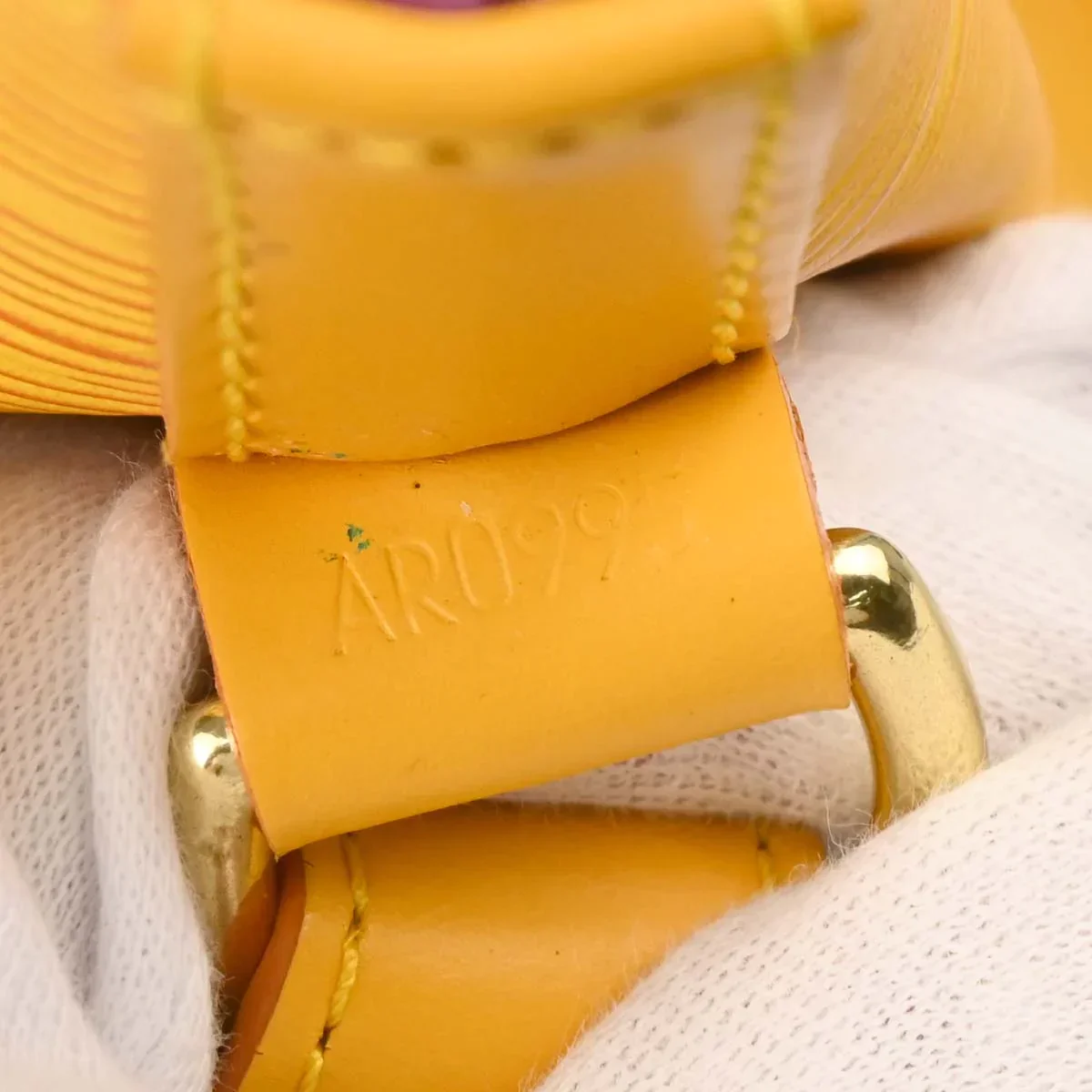 Louis Vuitton 1995 Yellow Epi Noe Drawstring Shoulder Bag M44009 - Image 10