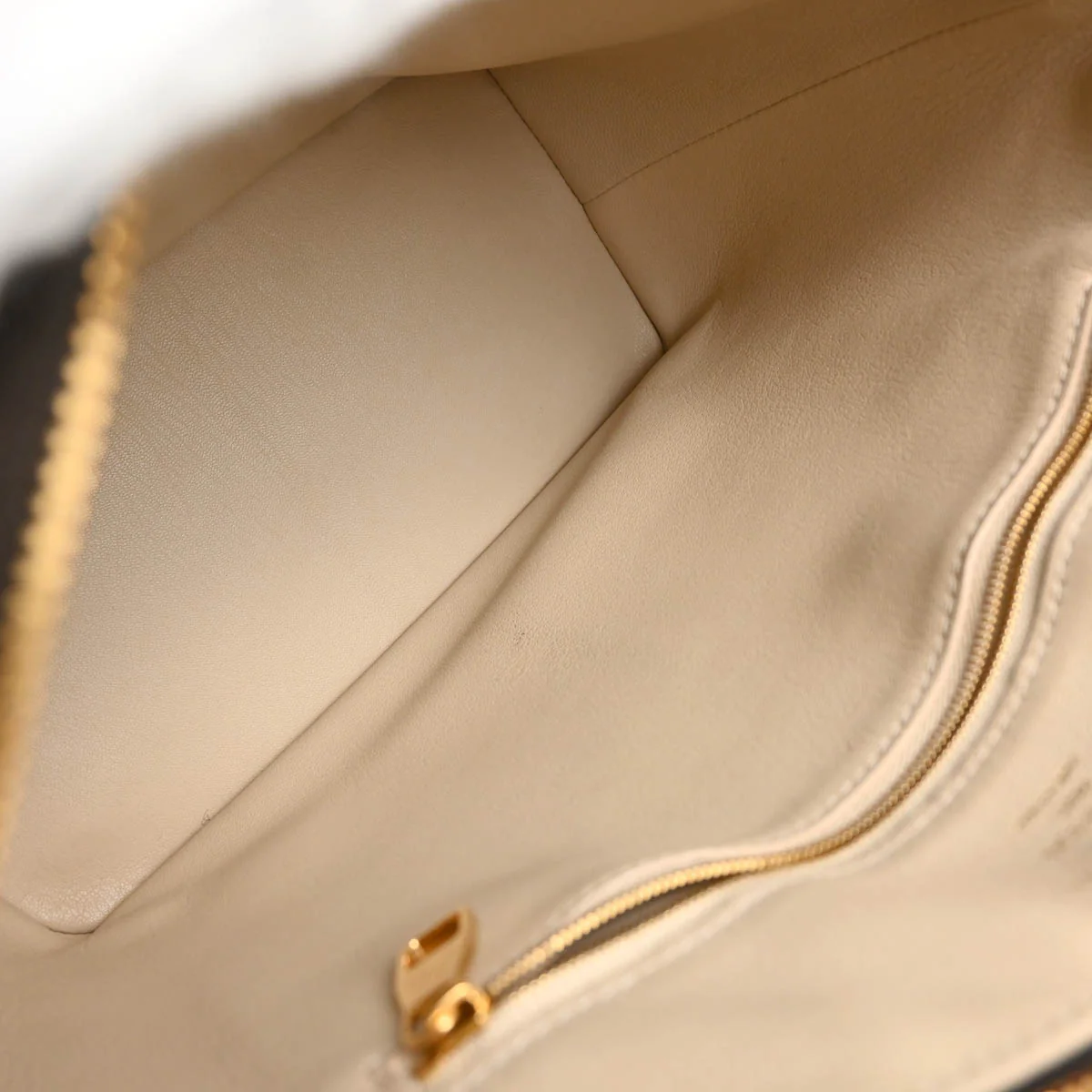 Louis Vuitton 2011 Shiny Monogram Lockit PM Handbag M40597 - Image 8